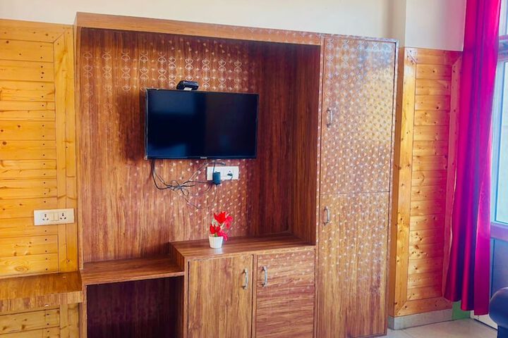 Room 5 of 32