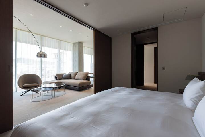 Room 32 of 106