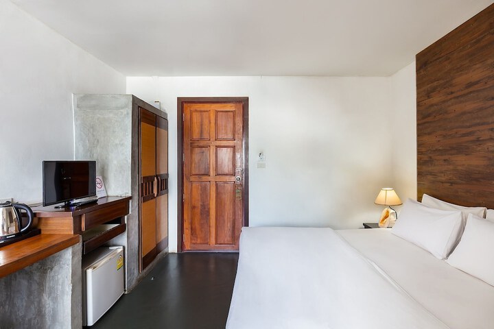Room 8 of 25