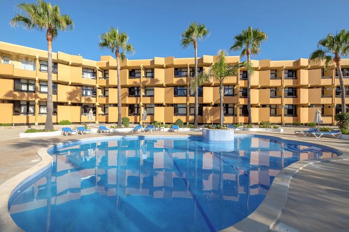 Hotel Pool