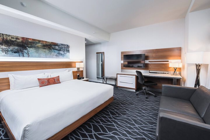 1 King Bed (8 of 12)