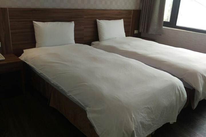 Room 7 of 18
