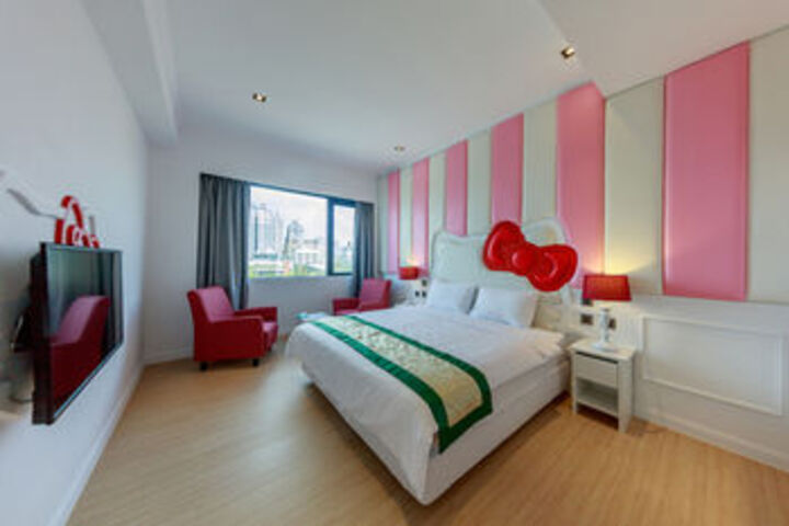 Room 13 of 36
