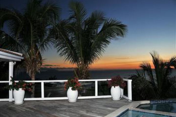 Sundeck 14 of 16