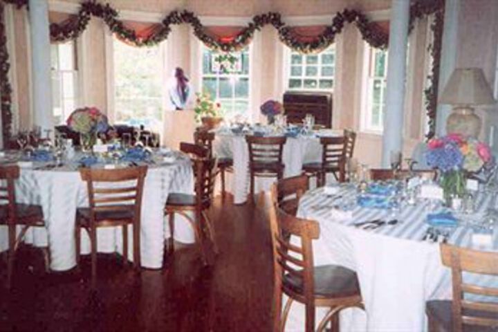 Dining 4 of 39