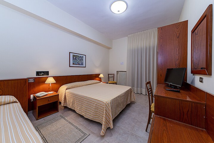 Room 12 of 44