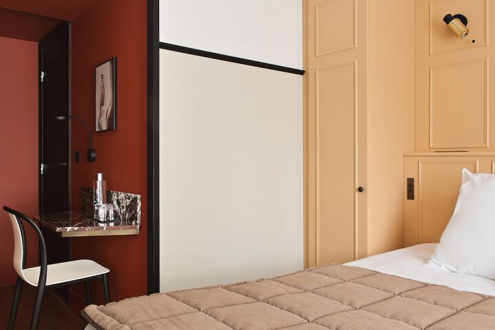 Room 8 of 24