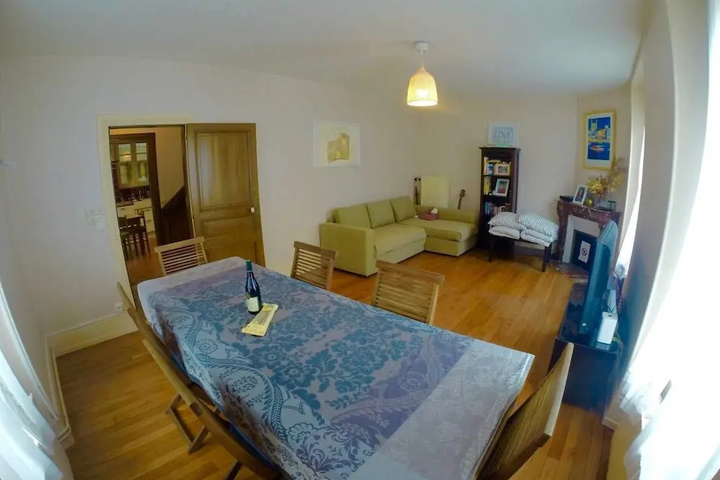 Room 5 of 16