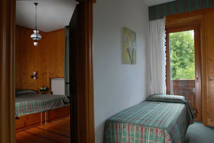 Room 6 of 52