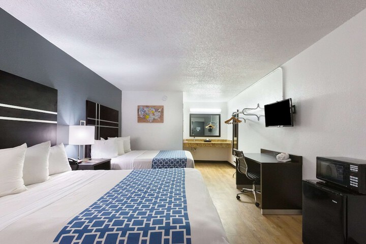 1 Queen Bed (22 of 22)