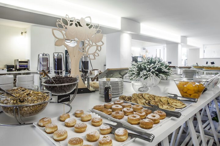 Breakfast/Coffee Service 20 of 52