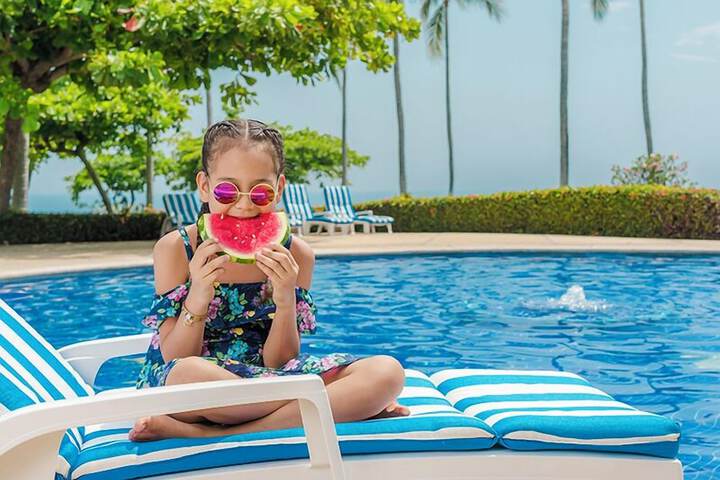 Hotel Pool