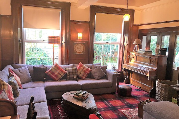 Lounge 47 of 82