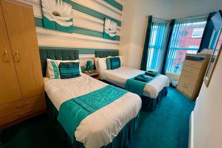 Room 2 of 18