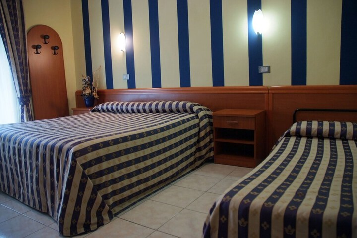 Room 5 of 49