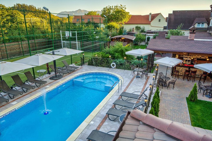 Pool 60 of 125