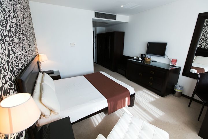 Room 8 of 36