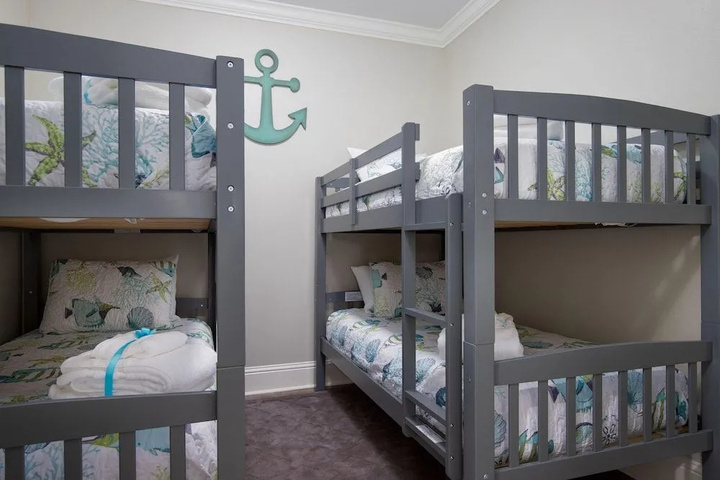 Room 6 of 15