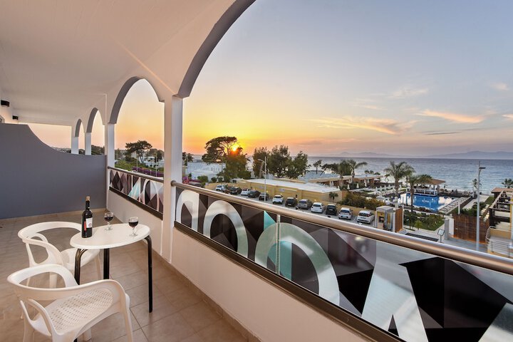 Sunny Days Hotel in Rhodes