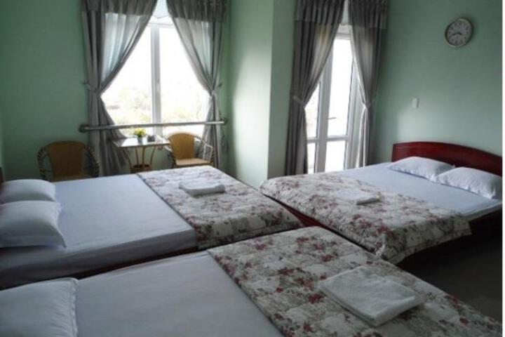 Room 2 of 6