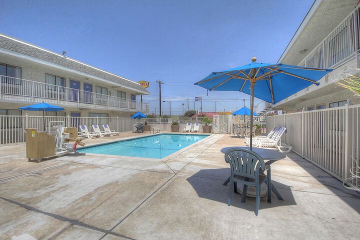 Pool Hotel