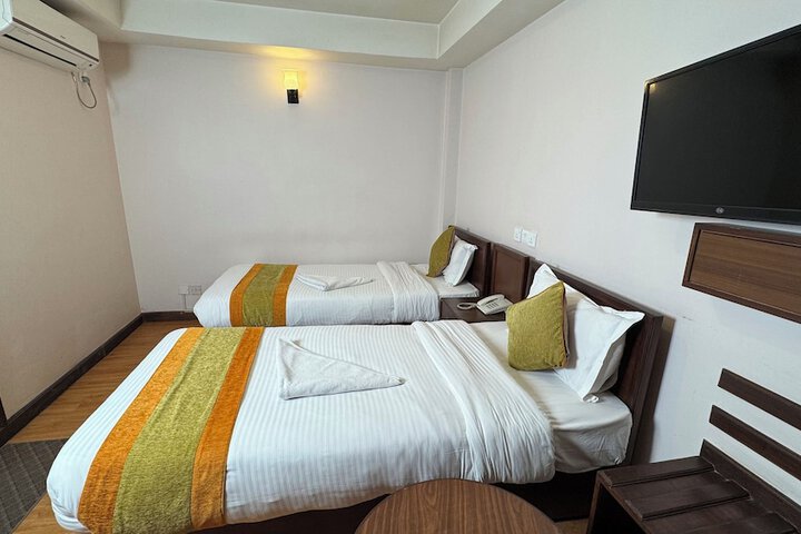 Room 32 of 50