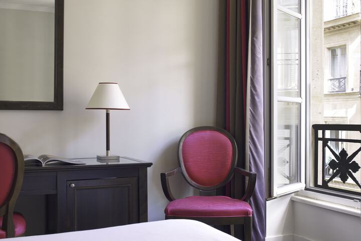 Room 11 of 34