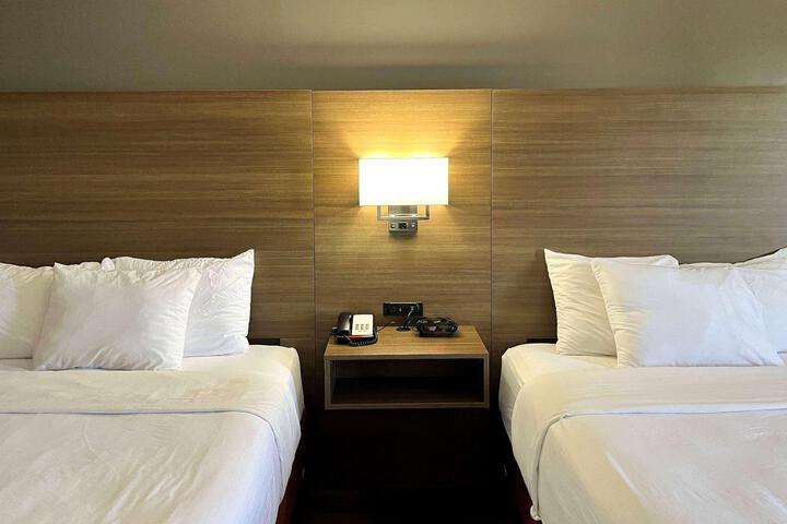 2 Double Beds (2 of 5)