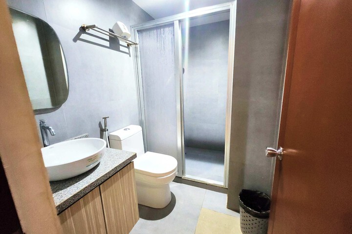 Room 32 of 43