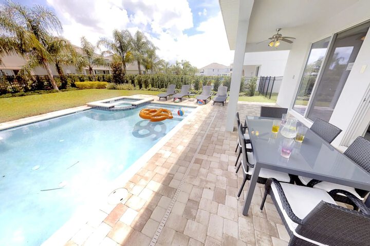Pool 34 of 38