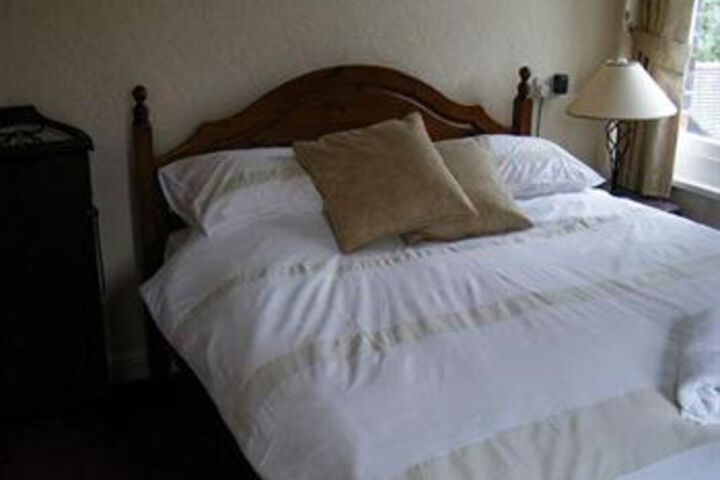 Room 5 of 9