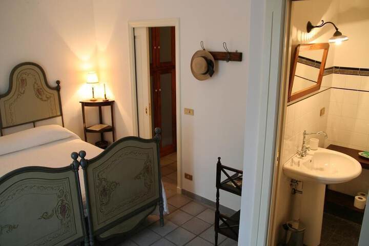 Room 18 of 34