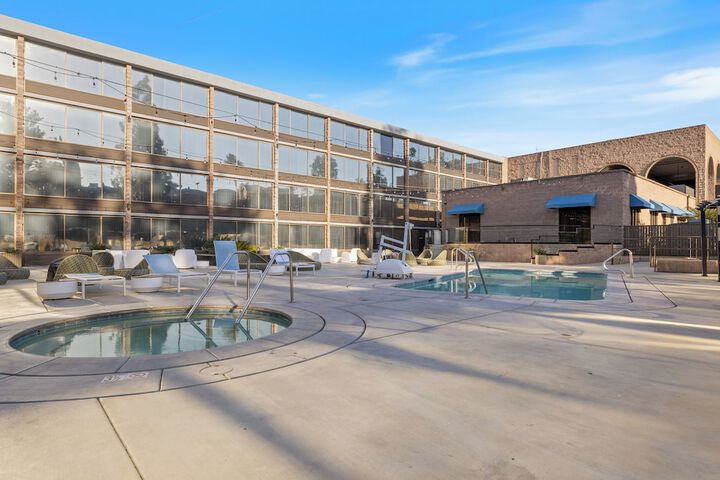 Pool Hotel