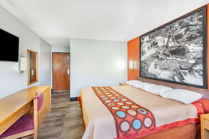 1 King Bed (9 of 11)