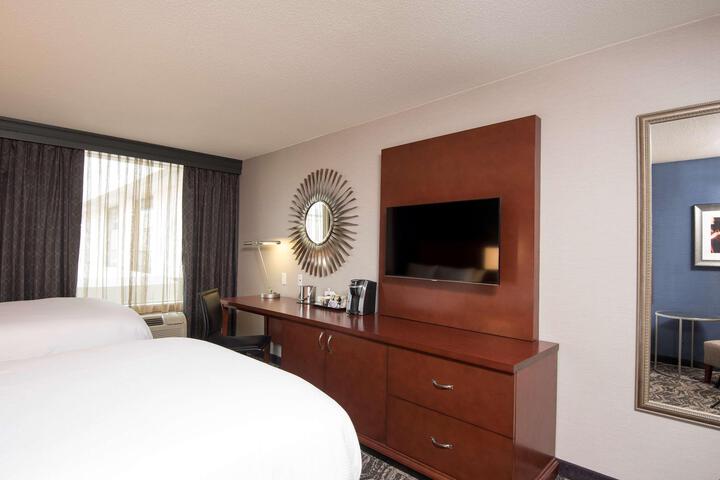 2 Double Beds (11 of 11)