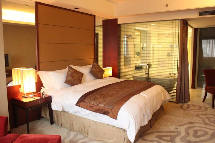 Room 9 of 33