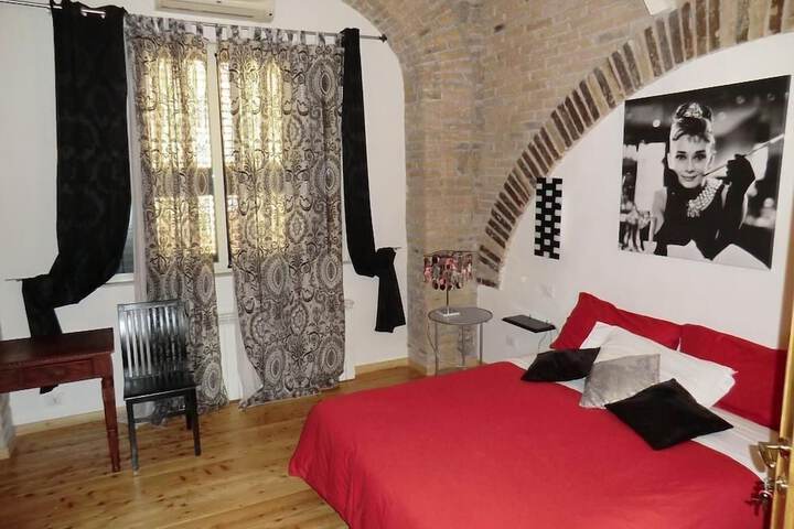 Room 5 of 35
