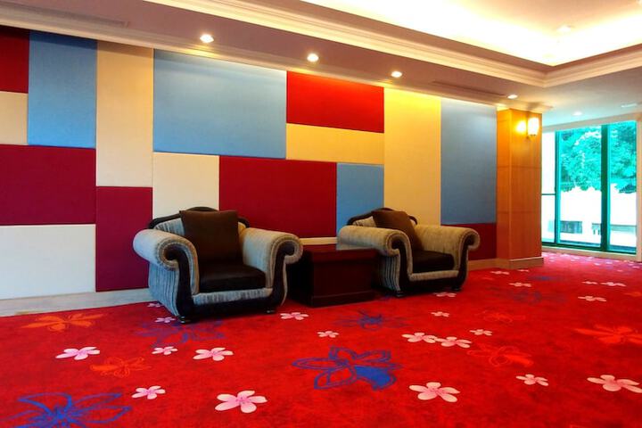 Ballroom/Hall 65 of 73