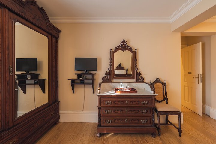 Room 18 of 193