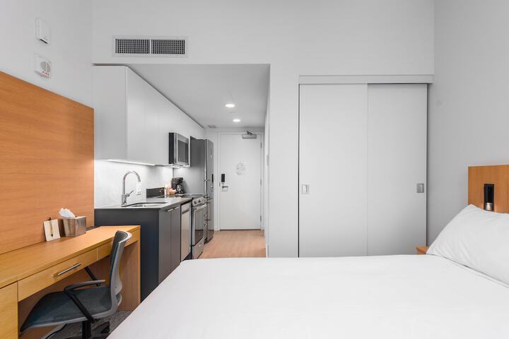 Room 9 of 38