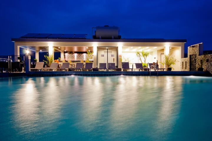 Hotel Pool