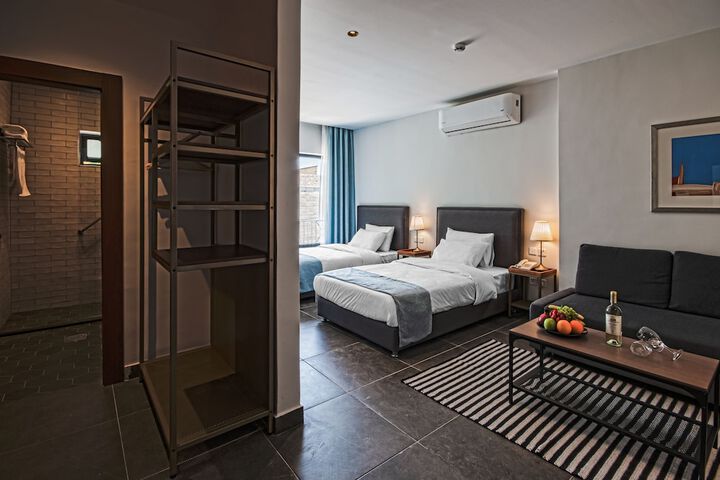 Room 10 of 34