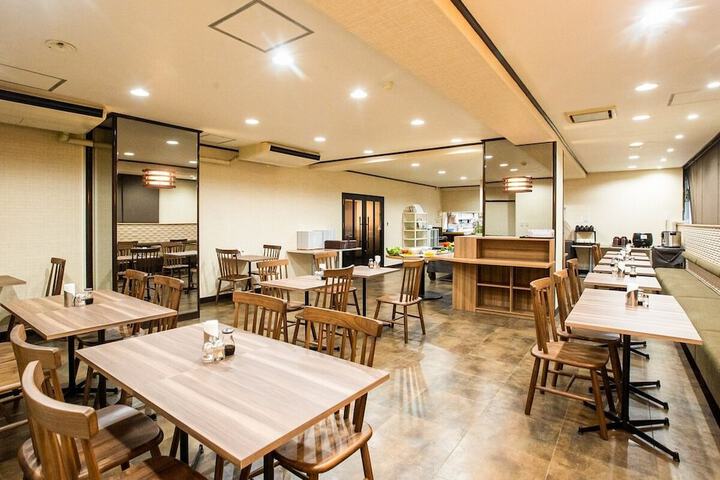 Dining 9 of 10