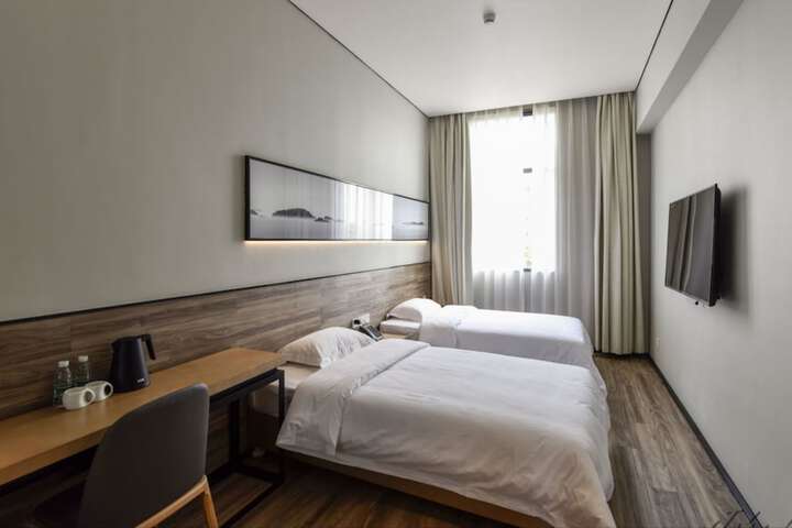 Room 7 of 26