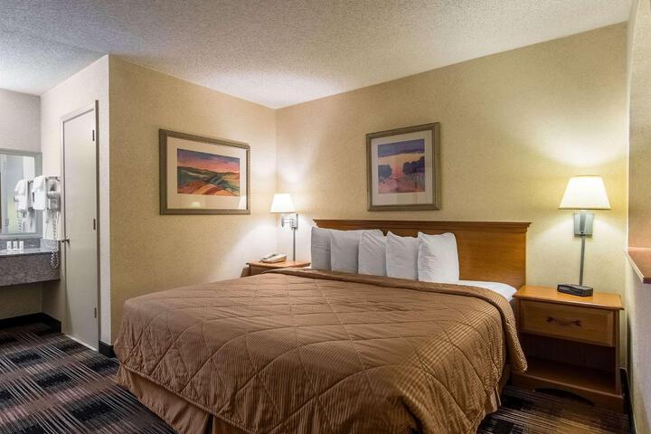 1 King Bed (2 of 5)
