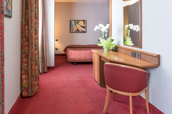 Room 10 of 40