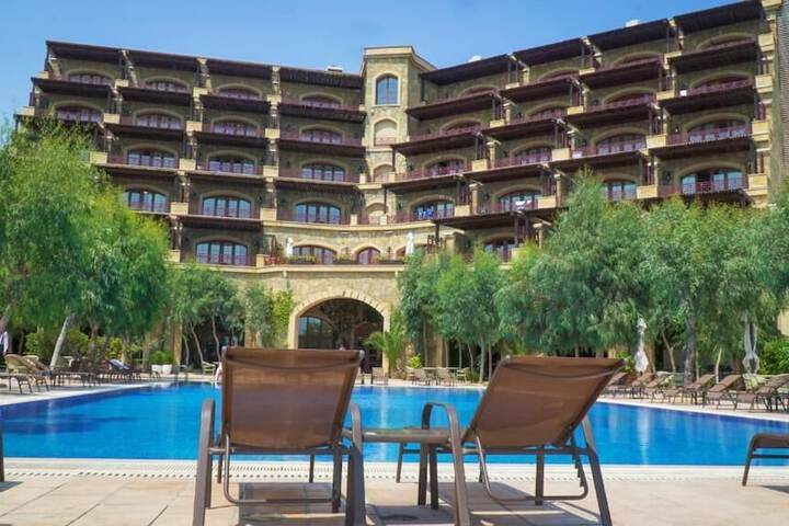 Hotel Pool