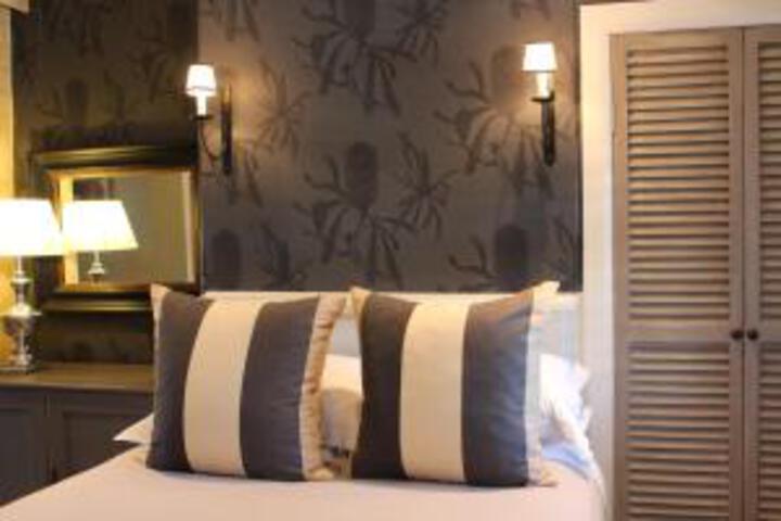 Room 2 of 51