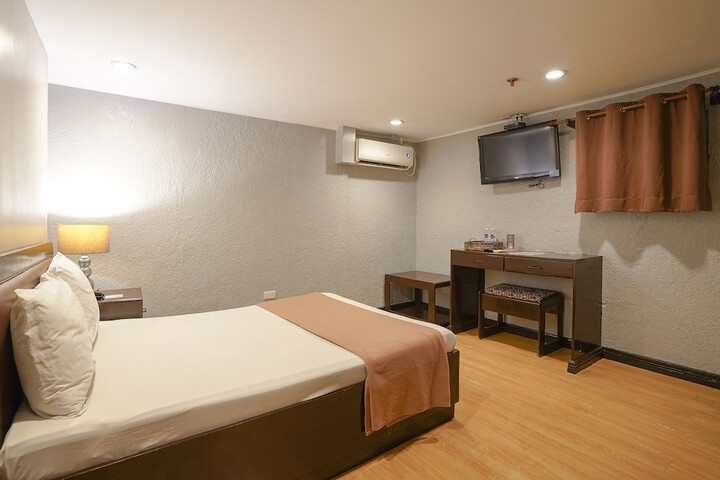 Room 8 of 27