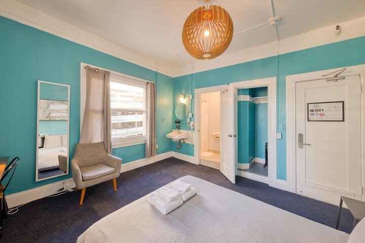 Room 9 of 29